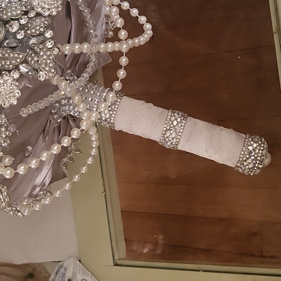 Silver brooch bouquet - Picture 7 of 7